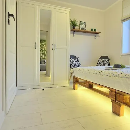 アパート Apartament Lesny Na Jeziorem Dlugim *