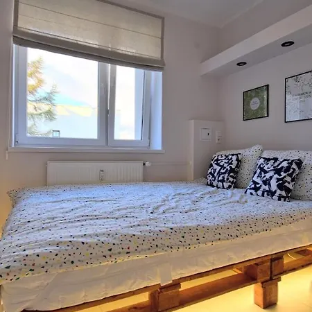 アパート Apartament Lesny Na Jeziorem Dlugim